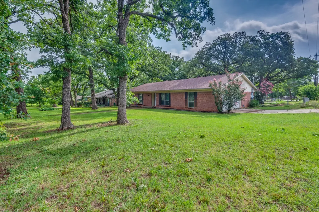 5500 Woodland Hills Drive Denton TX 76208
