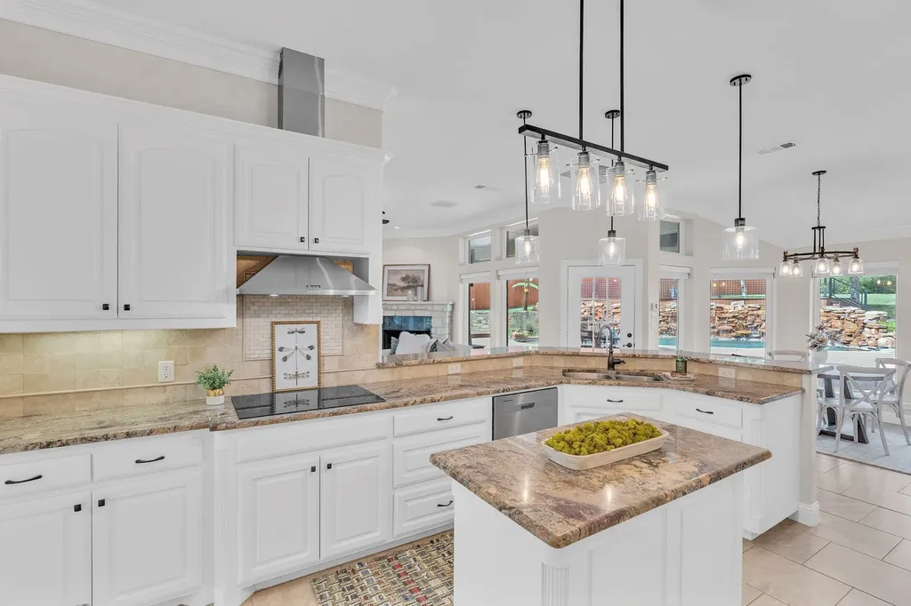 137 Oakwood Court Lakeside TX 76135