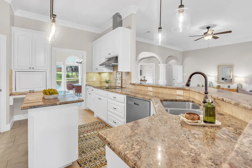 137 Oakwood Court Lakeside TX 76135