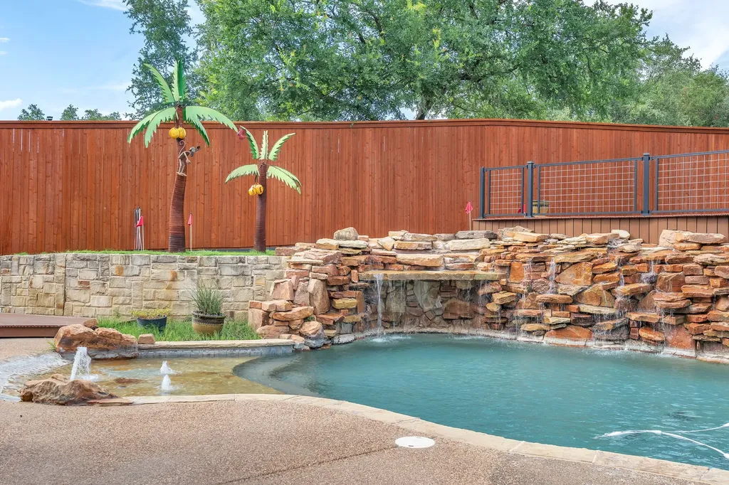 137 Oakwood Court Lakeside TX 76135