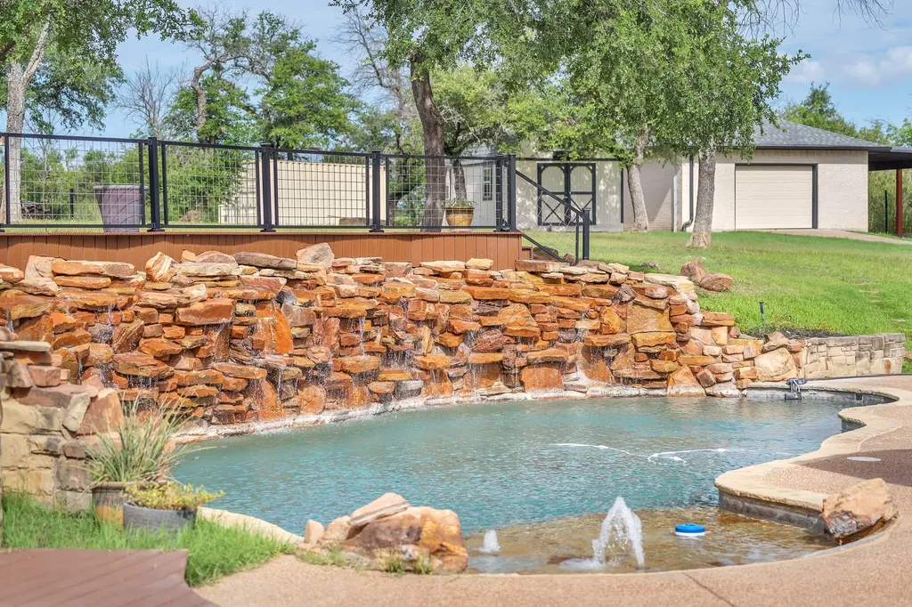 137 Oakwood Court Lakeside TX 76135