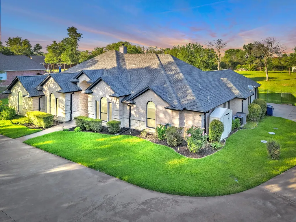 137 Oakwood Court Lakeside TX 76135