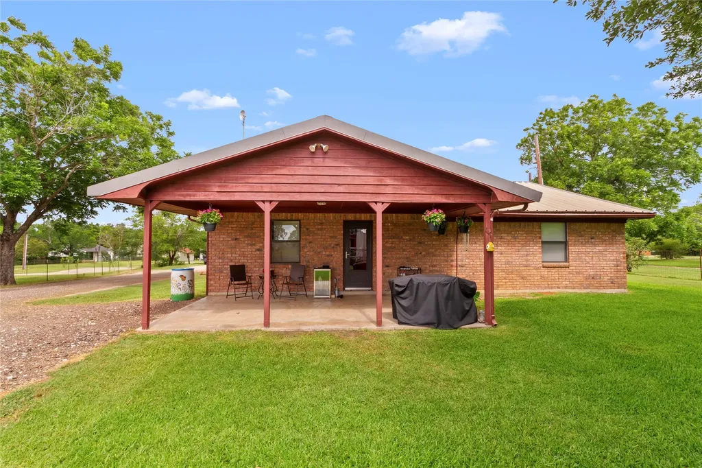 110 N Avenue D Wortham TX 76693