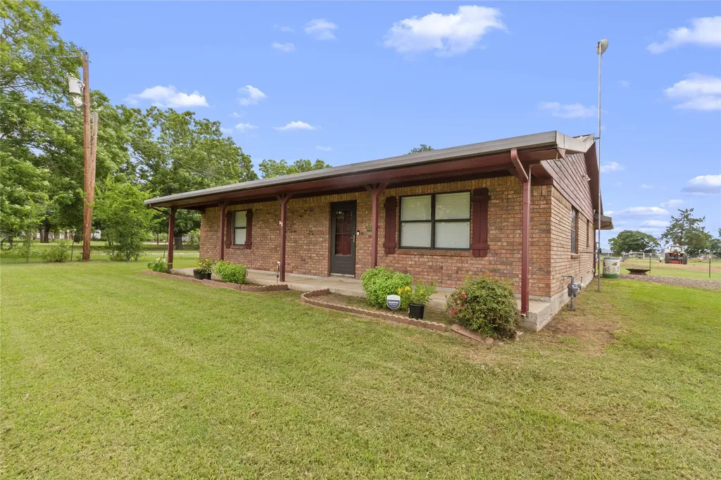 110 N Avenue D Wortham TX 76693