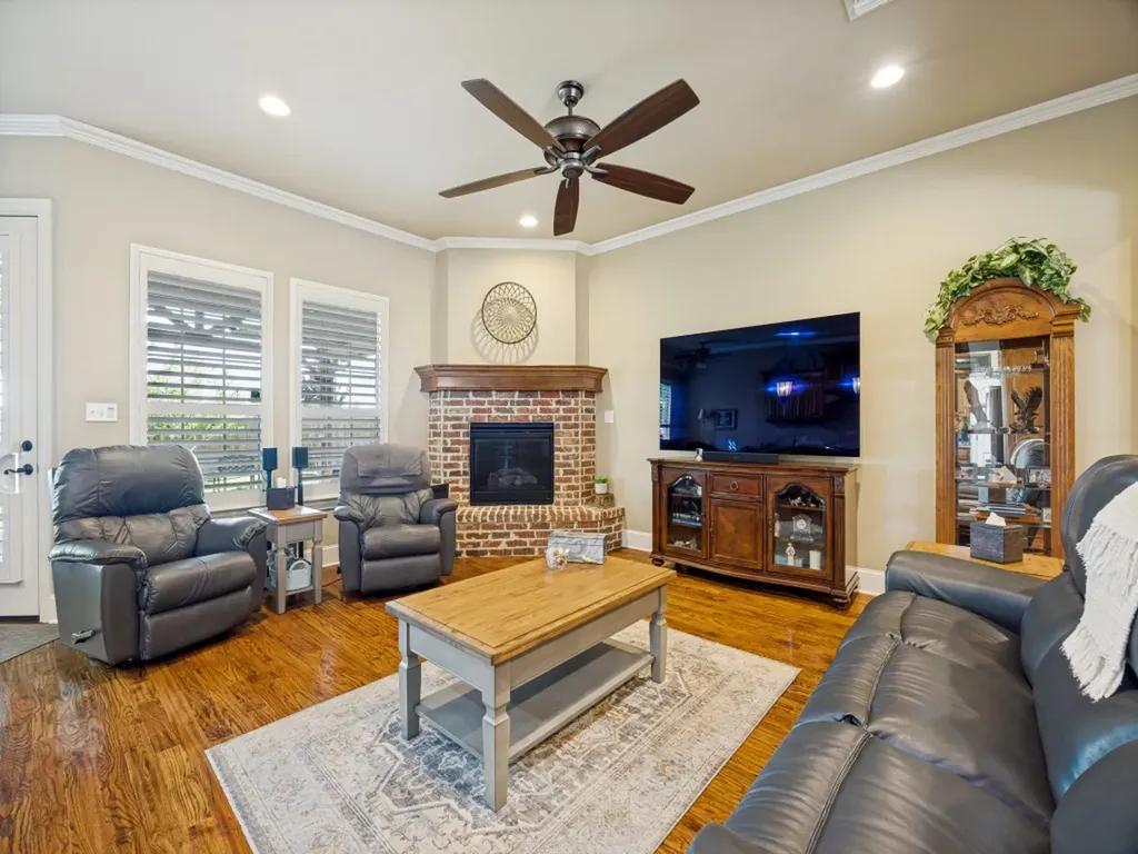 2924 Overland Trail Sherman TX 75092