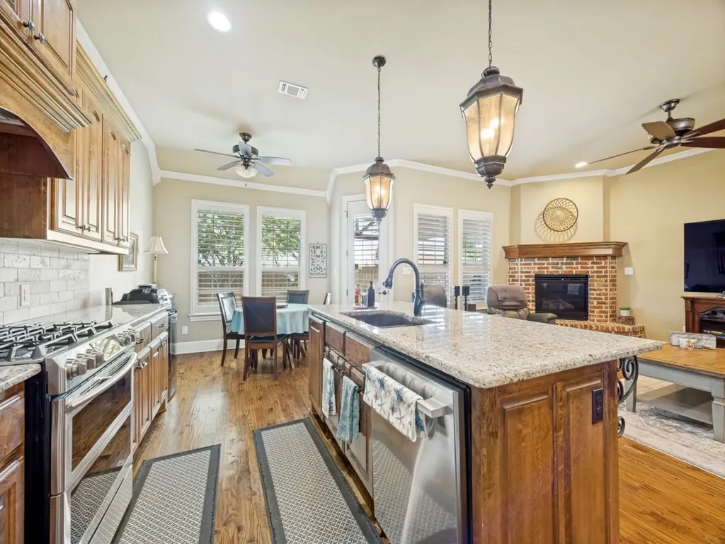 2924 Overland Trail Sherman TX 75092