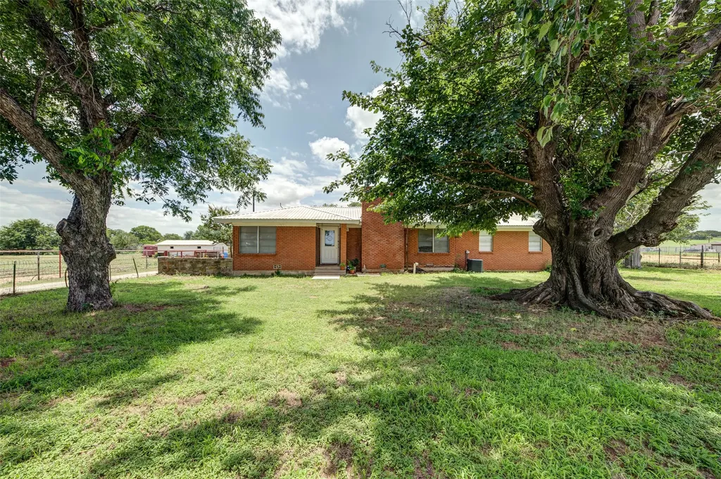 716 County Road 4757 Boyd TX 76023