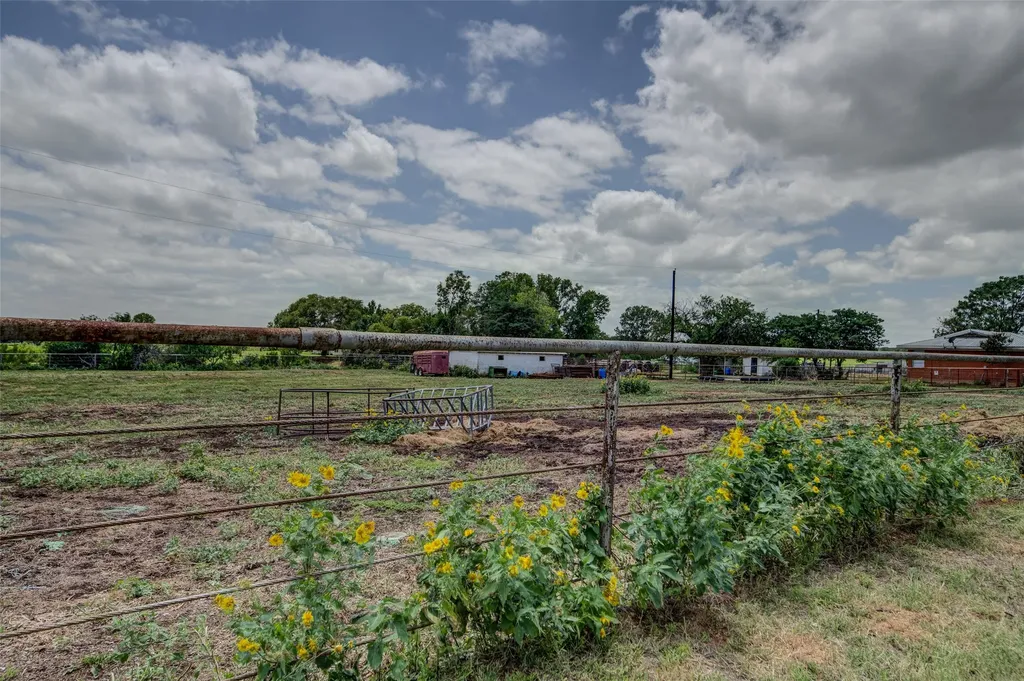 716 County Road 4757 Boyd TX 76023
