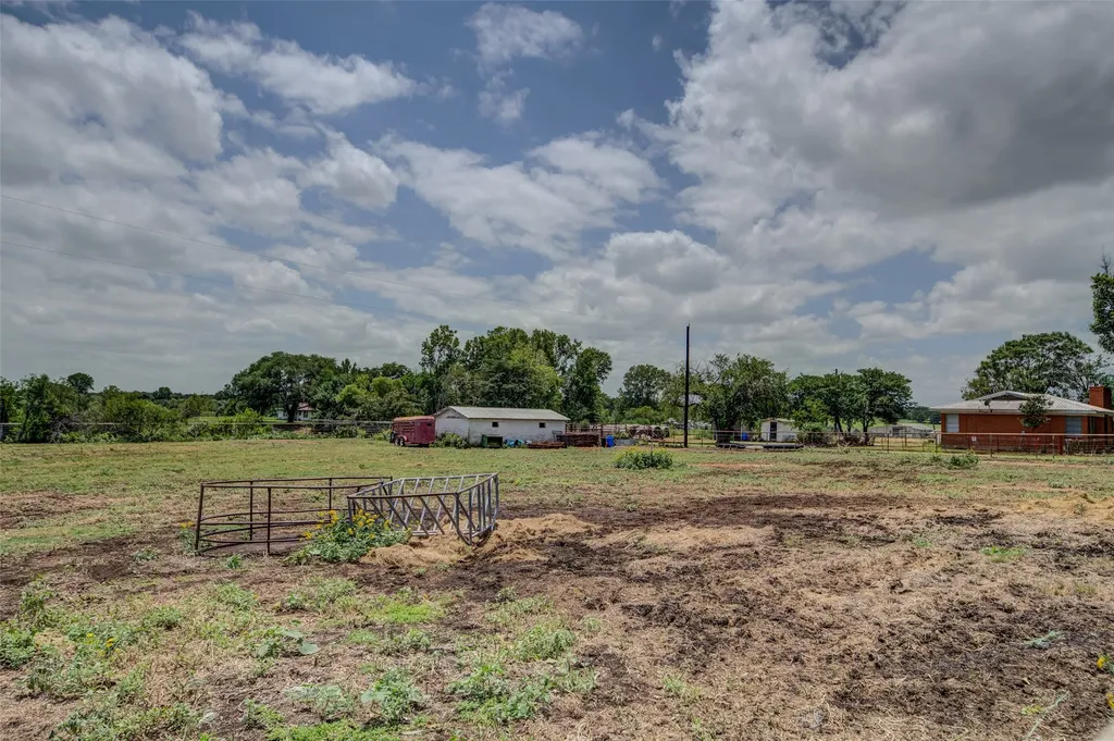 716 County Road 4757 Boyd TX 76023