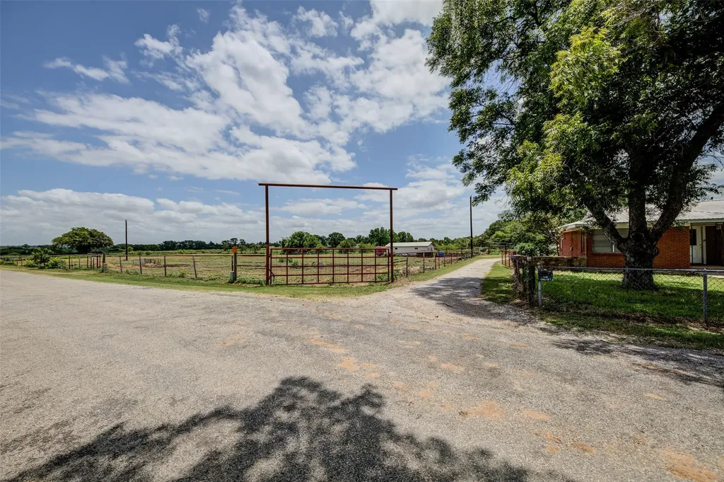 716 County Road 4757 Boyd TX 76023