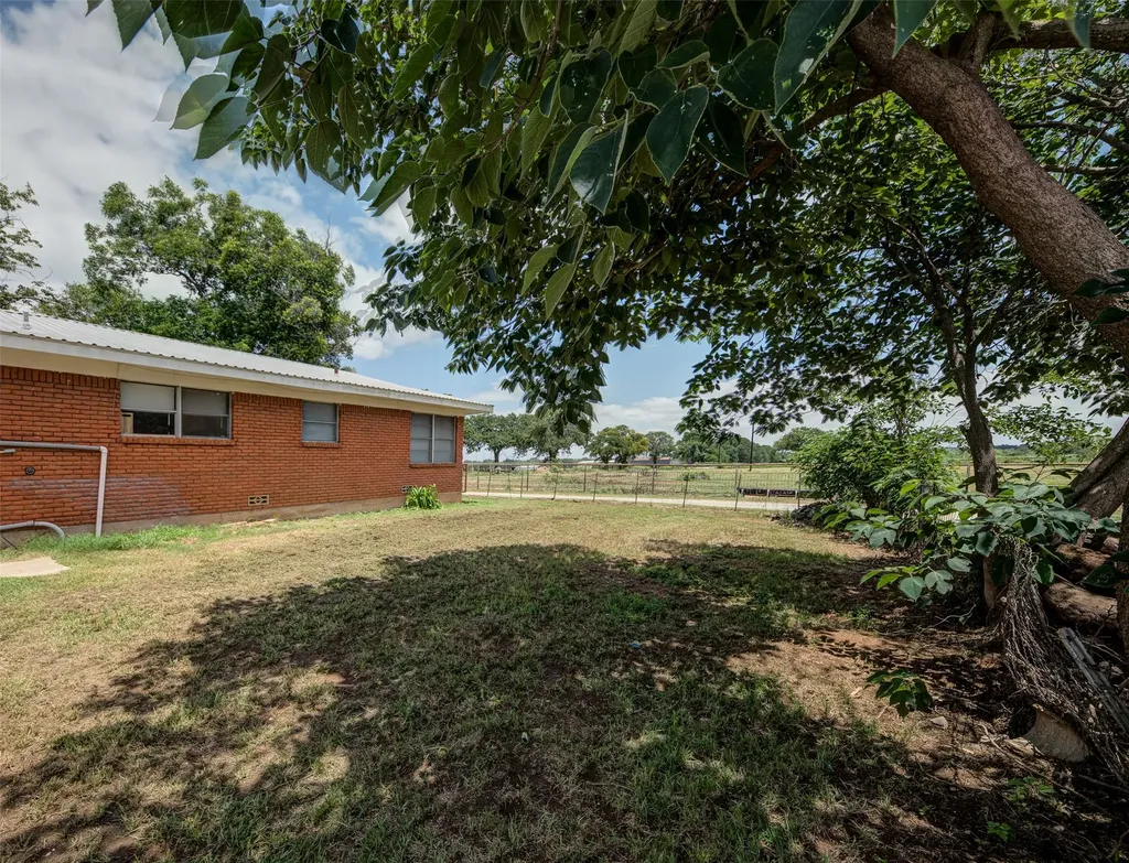 716 County Road 4757 Boyd TX 76023