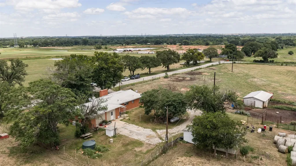 716 County Road 4757 Boyd TX 76023