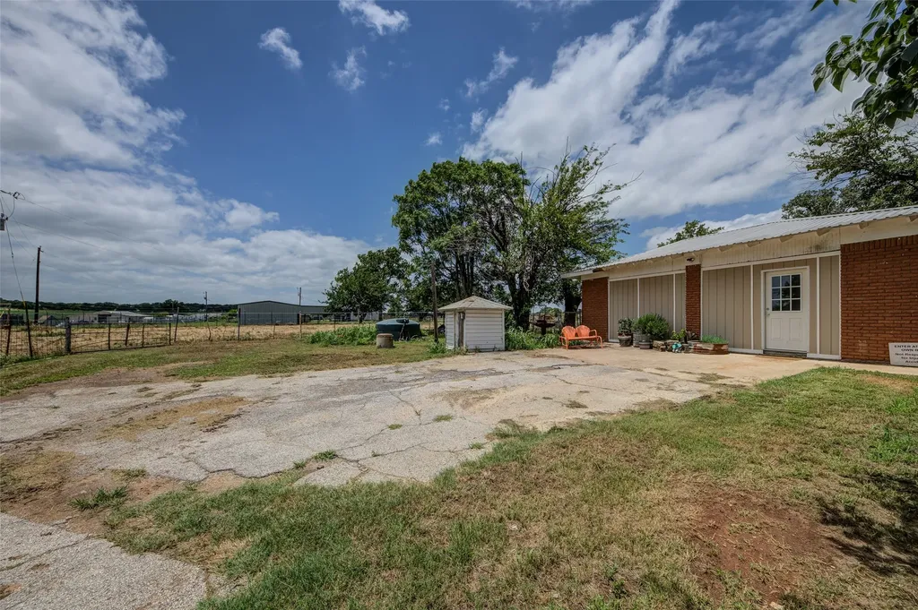 716 County Road 4757 Boyd TX 76023