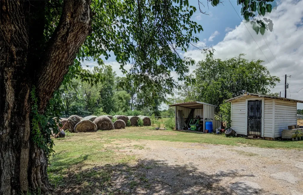 716 County Road 4757 Boyd TX 76023