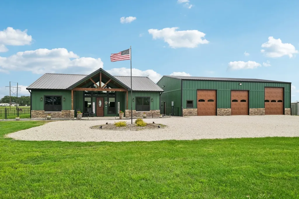 1215 Rs County Road 2300 Emory TX 75440