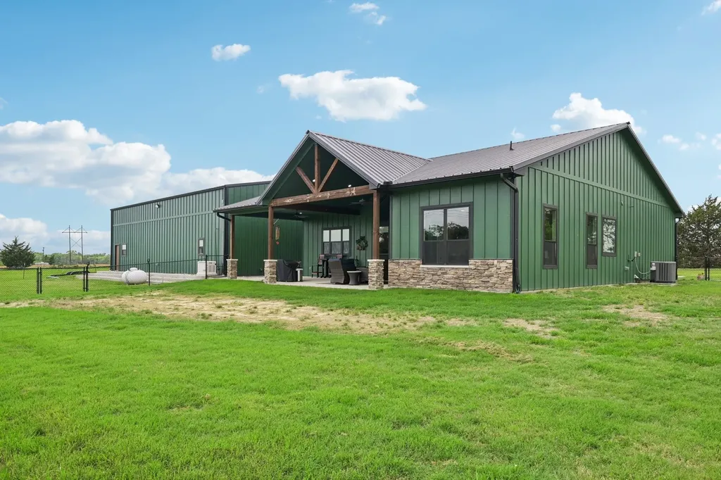 1215 Rs County Road 2300 Emory TX 75440