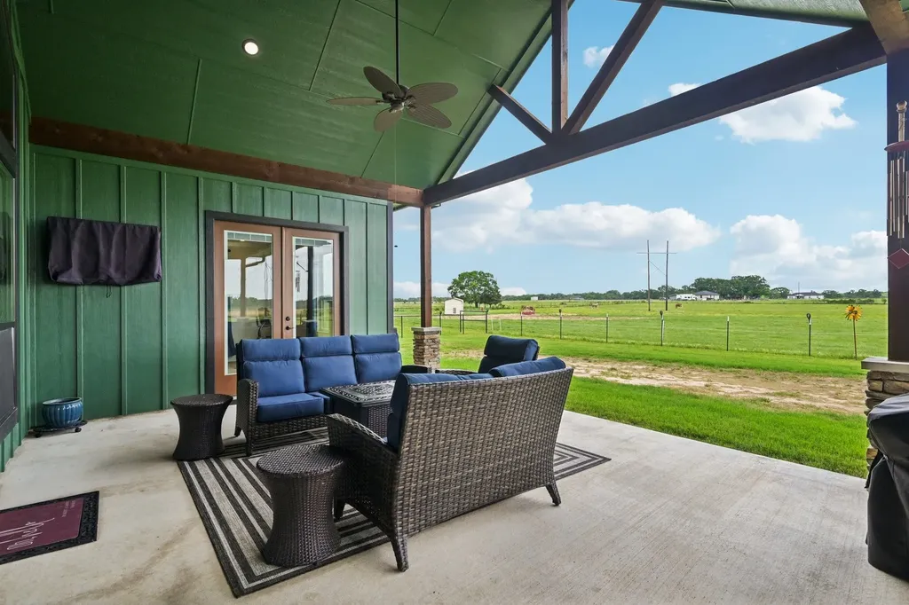 1215 Rs County Road 2300 Emory TX 75440