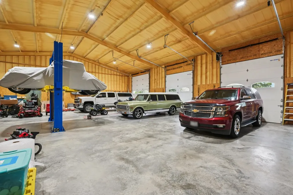 1215 Rs County Road 2300 Emory TX 75440