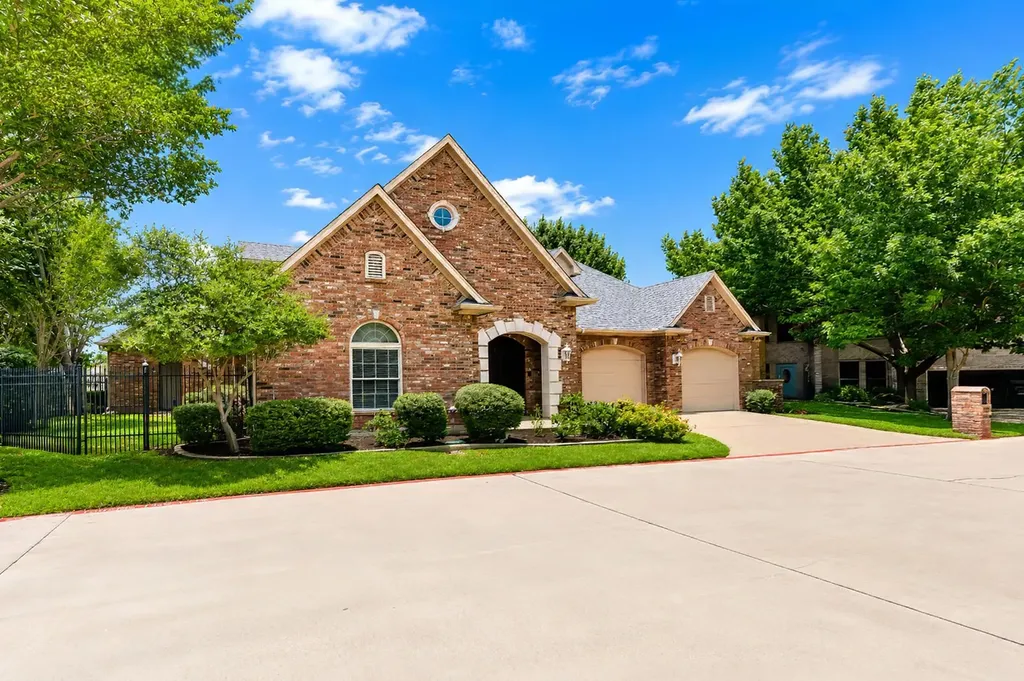 5974 River Bend Drive Benbrook TX 76132