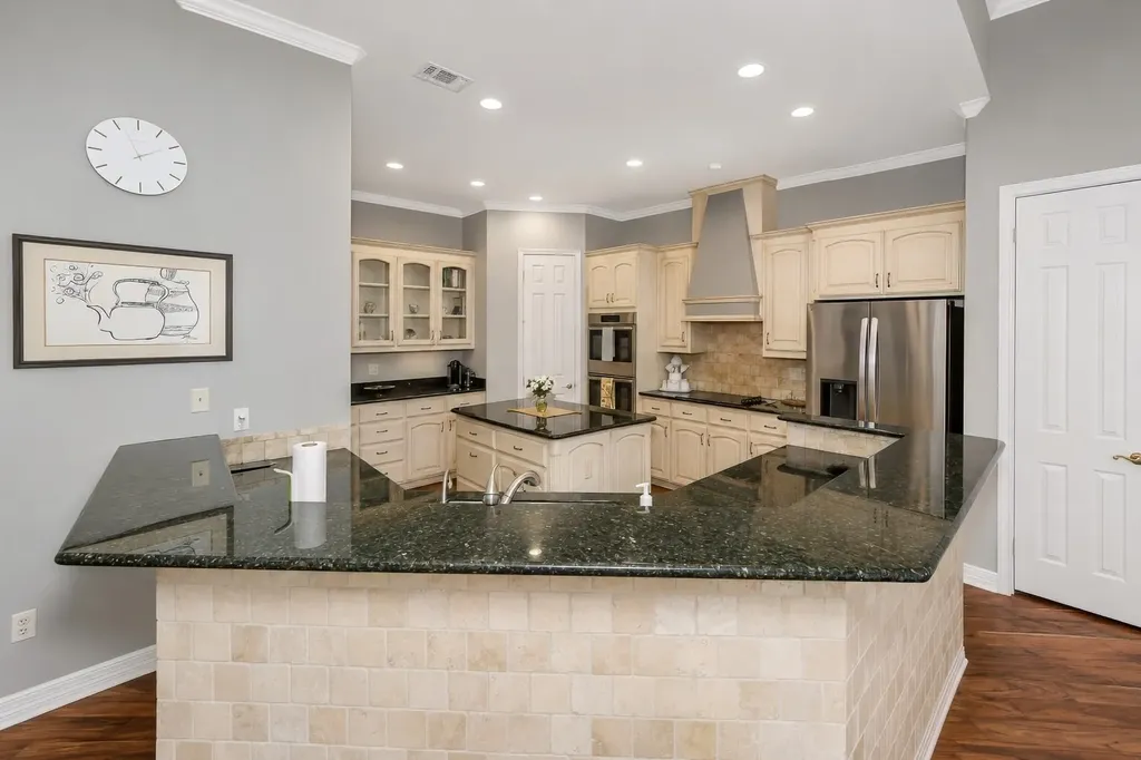 5974 River Bend Drive Benbrook TX 76132