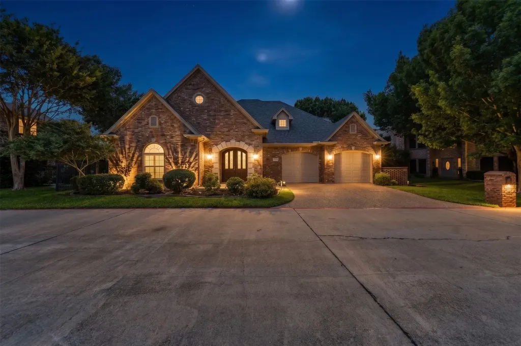 5974 River Bend Drive Benbrook TX 76132