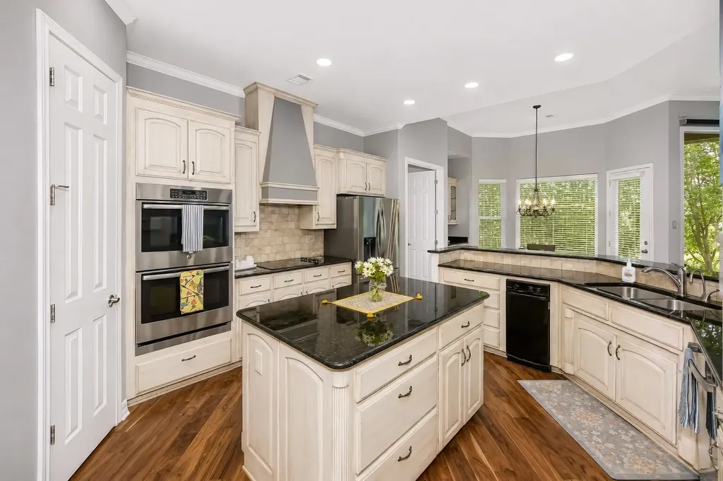 5974 River Bend Drive Benbrook TX 76132