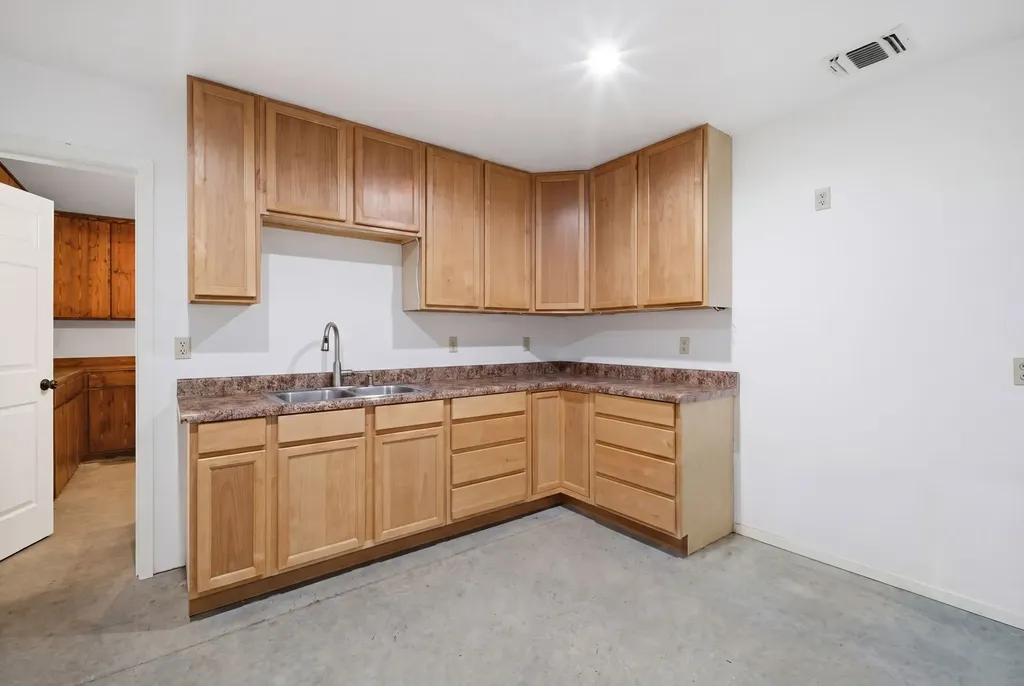 1632 County Road 4125 Iredell TX 76649