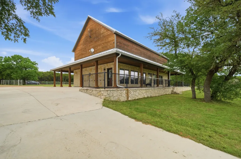 1632 County Road 4125 Iredell TX 76649