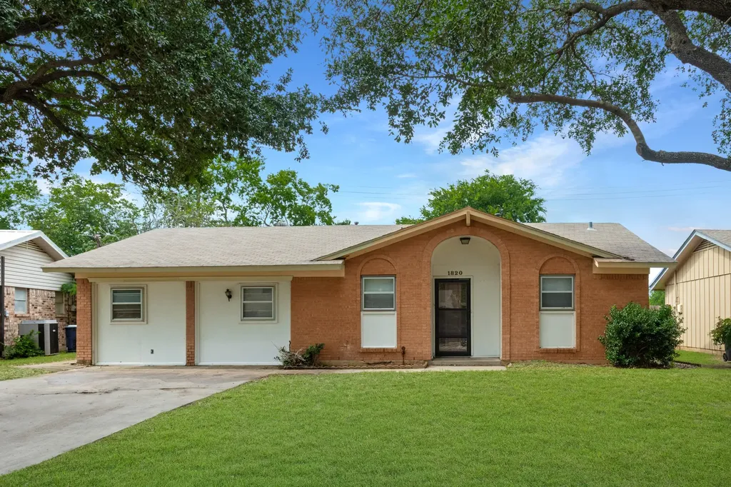 1820 Emery Street Denton TX 76201