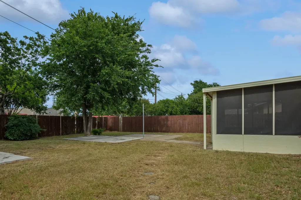 1820 Emery Street Denton TX 76201