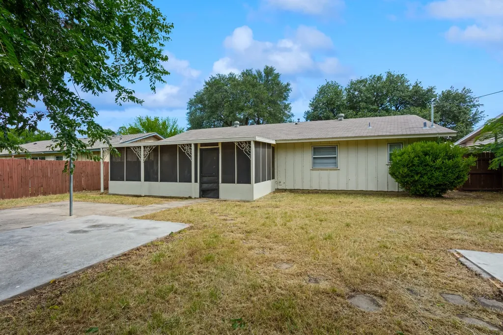 1820 Emery Street Denton TX 76201