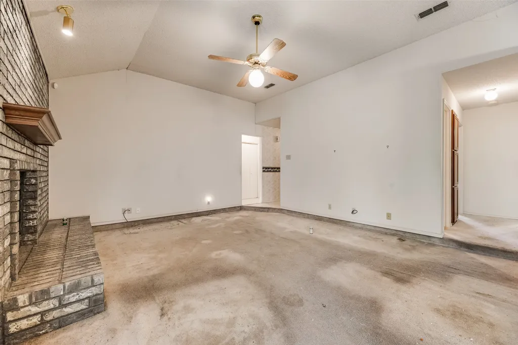 6010 Maple Leaf Drive Arlington TX 76017