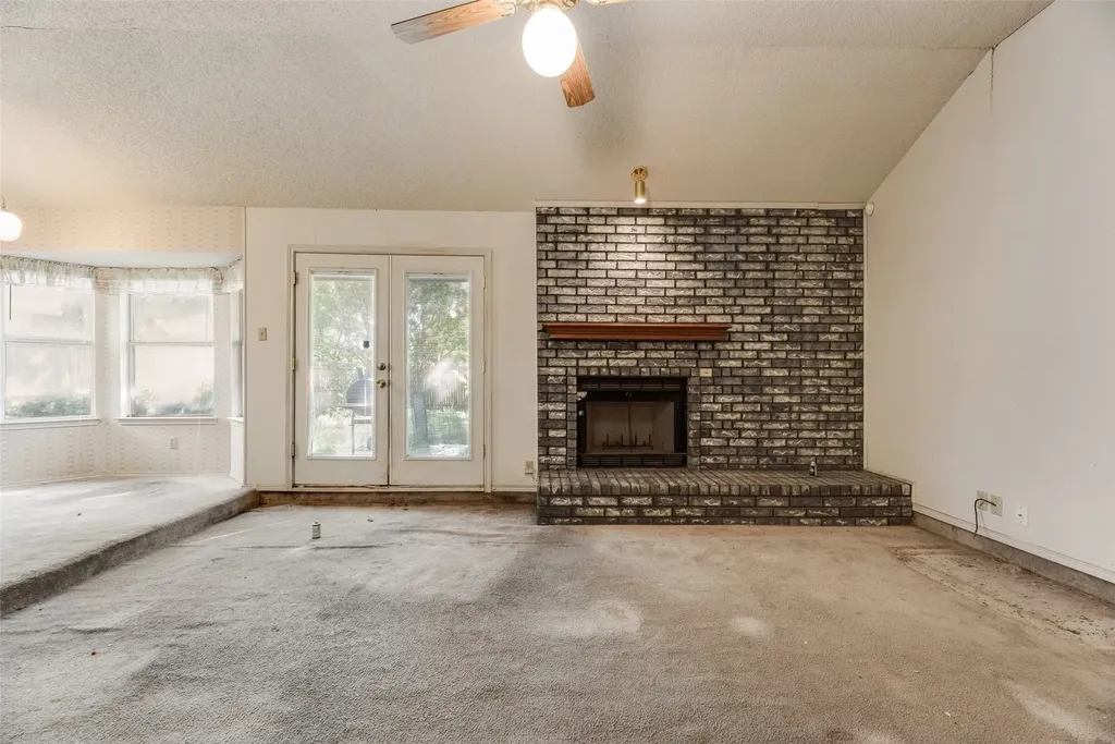 6010 Maple Leaf Drive Arlington TX 76017