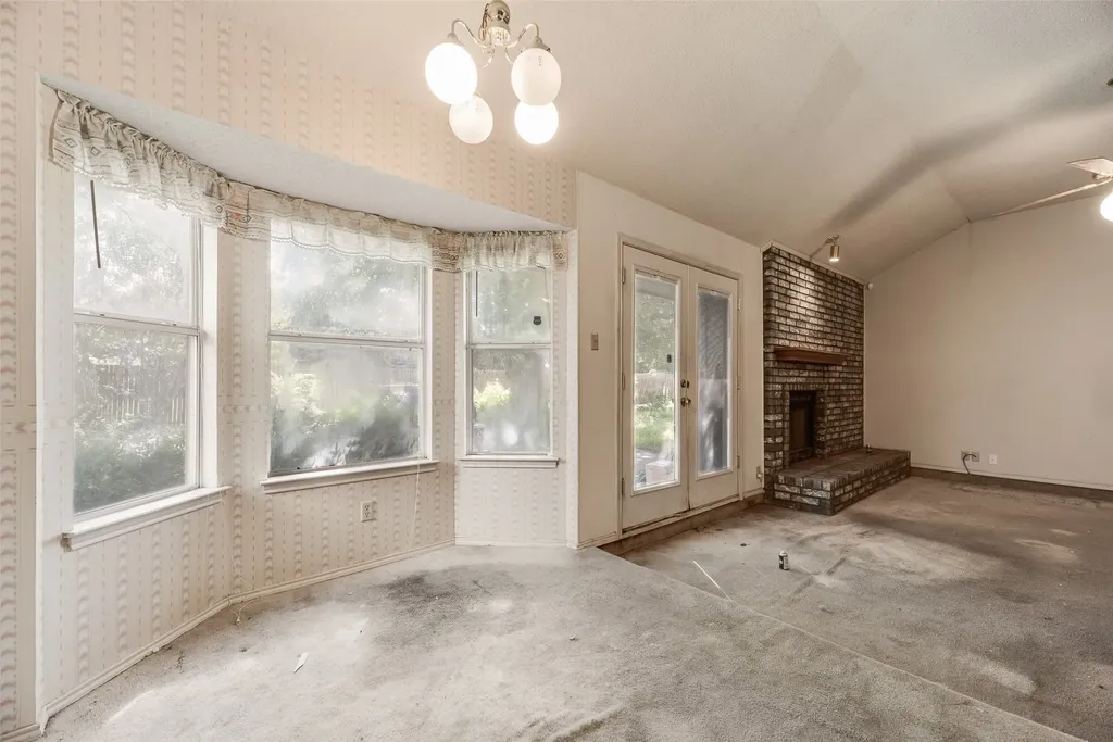 6010 Maple Leaf Drive Arlington TX 76017