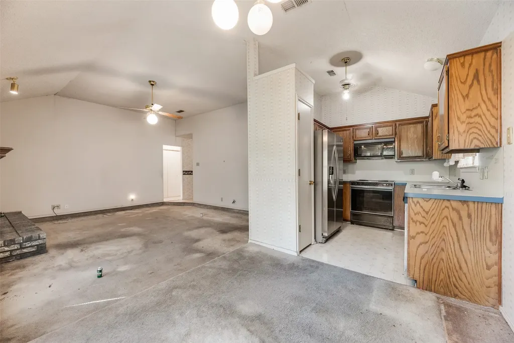 6010 Maple Leaf Drive Arlington TX 76017