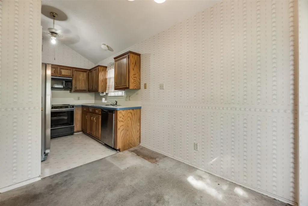 6010 Maple Leaf Drive Arlington TX 76017