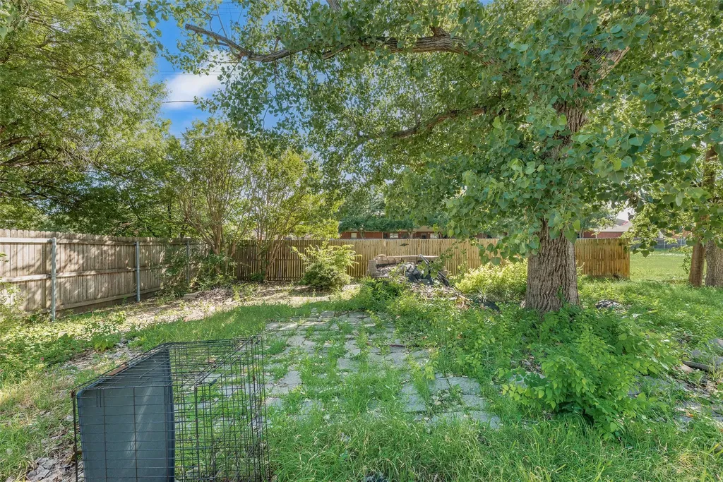 6010 Maple Leaf Drive Arlington TX 76017