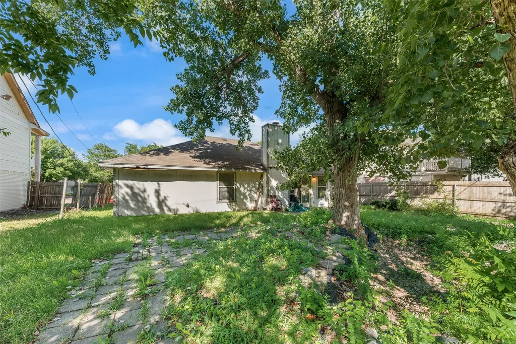 6010 Maple Leaf Drive Arlington TX 76017