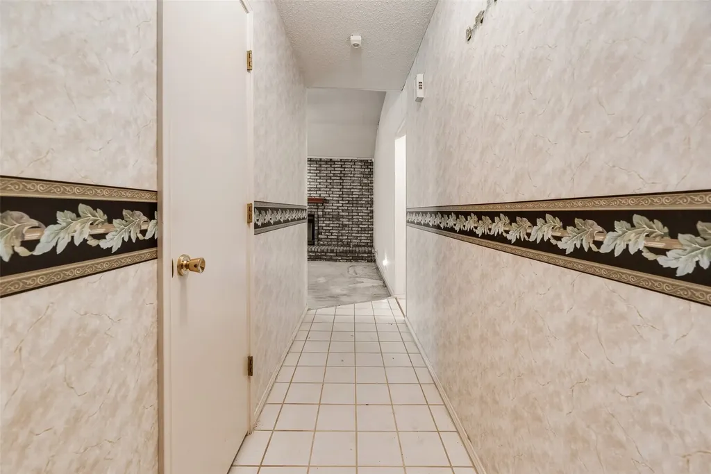 6010 Maple Leaf Drive Arlington TX 76017
