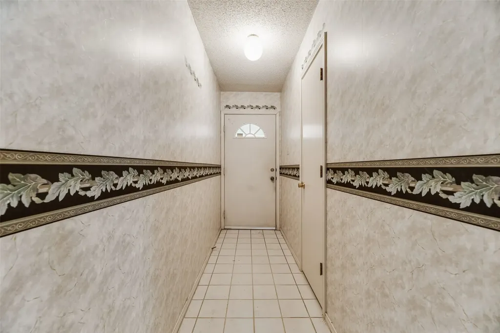 6010 Maple Leaf Drive Arlington TX 76017