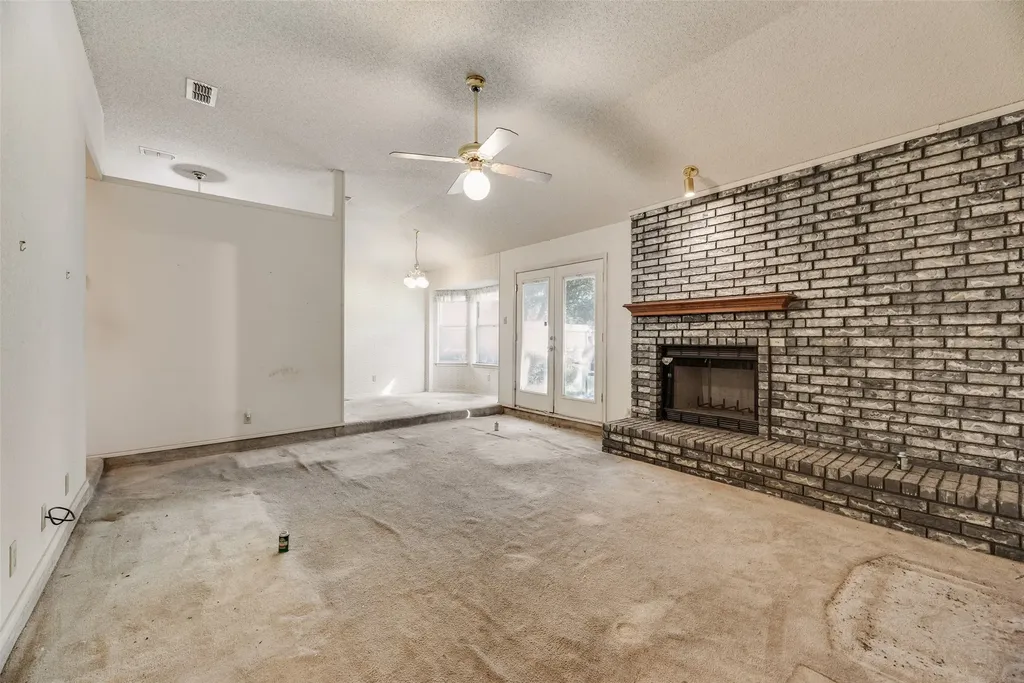 6010 Maple Leaf Drive Arlington TX 76017