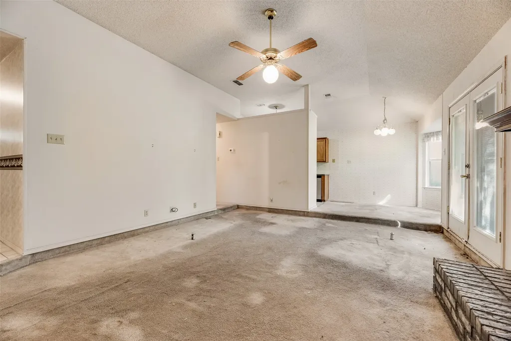 6010 Maple Leaf Drive Arlington TX 76017