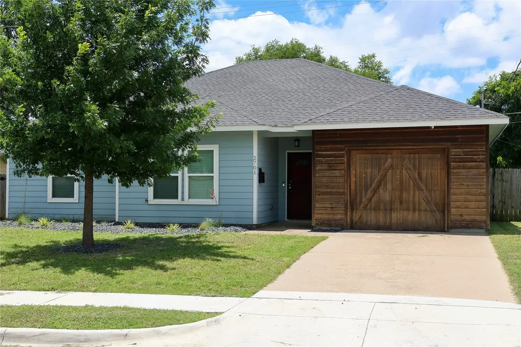 2701 Easter Avenue Dallas TX 75216