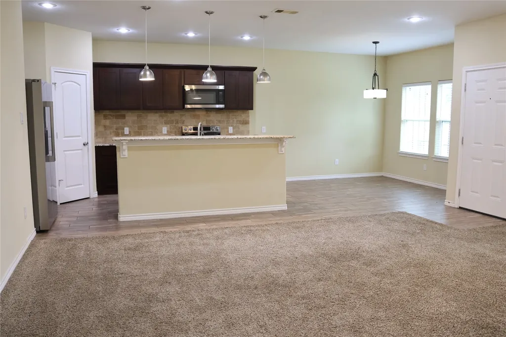 2701 Easter Avenue Dallas TX 75216