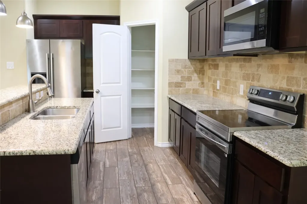 2701 Easter Avenue Dallas TX 75216
