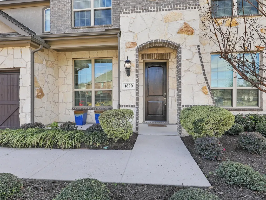 1820 Amazon Drive Plano TX 75075