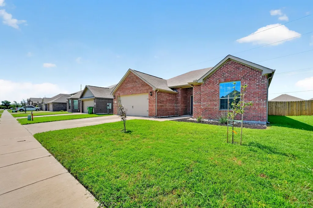 1033 Mcdonald Drive Crowley TX 76036