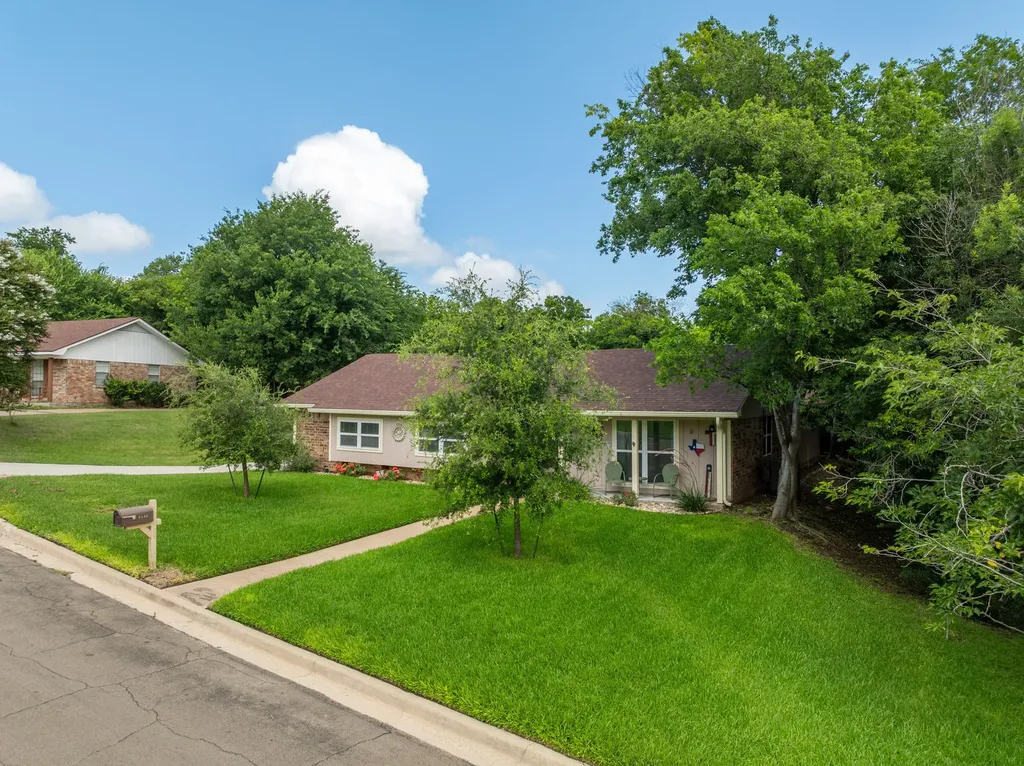 9509 Stony Point Drive Woodway TX 76712
