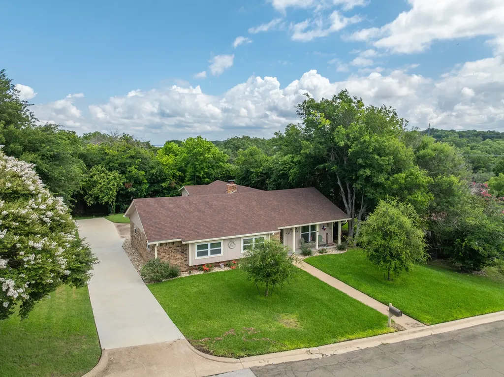 9509 Stony Point Drive Woodway TX 76712