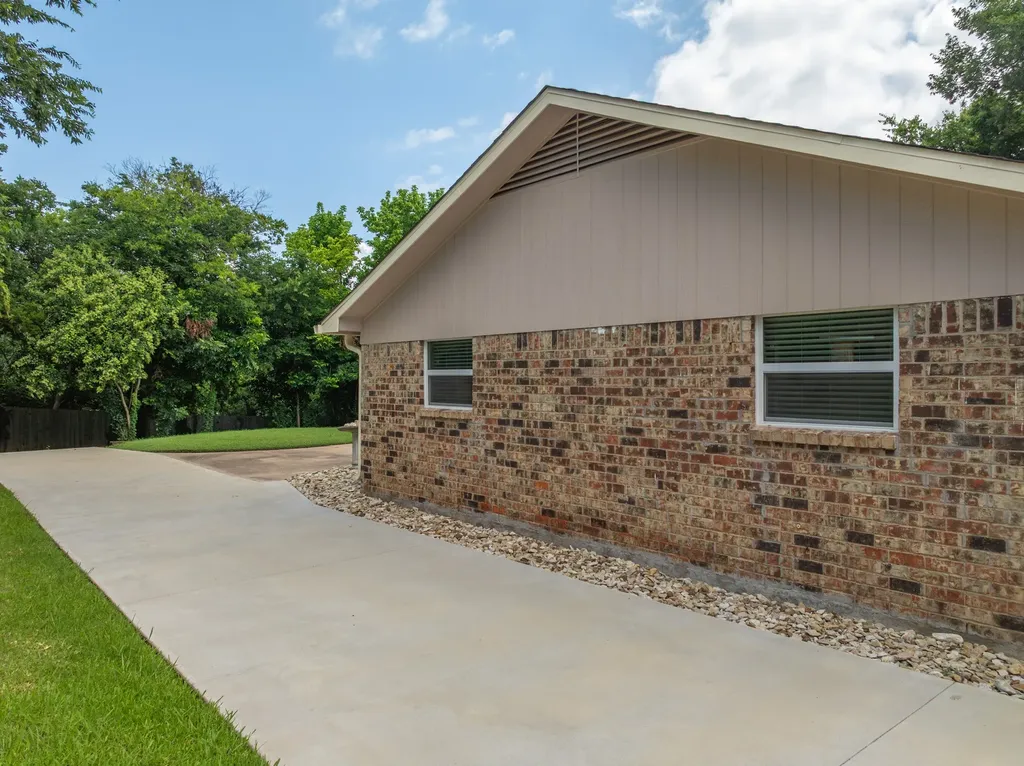 9509 Stony Point Drive Woodway TX 76712